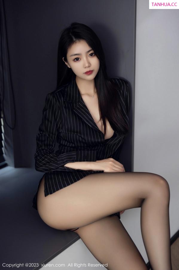 可乐Vicky  [XiuRen]高清写真图 2023.05.05 No.6677 可乐Vicky 黑丝美腿第35张图片